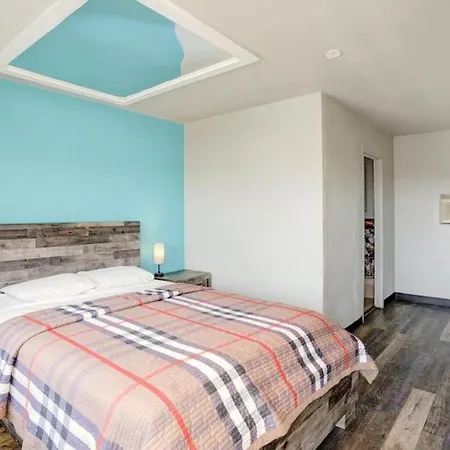 Hotel O Miami Inn & Suites Chicago Midway Airport