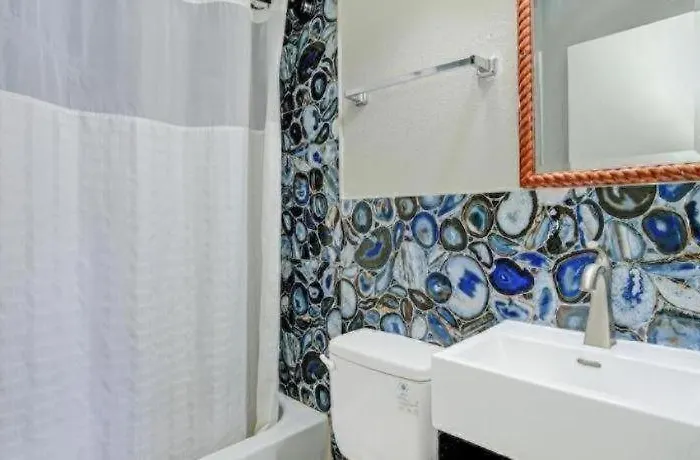 Hotel O Miami & Midway Airport 2*