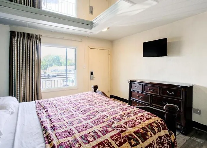 Hotel O Miami & Midway Airport 2*